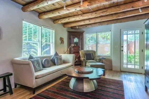 Ev (La Luz - Luxurious East Side Adobe wi)