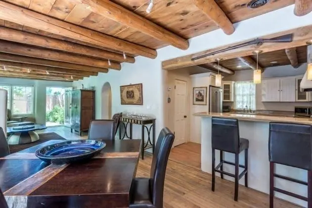 Ev (La Luz - Luxurious East Side Adobe wi)