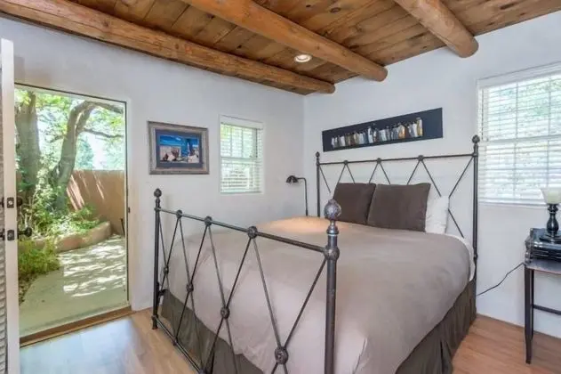 Ev (La Luz - Luxurious East Side Adobe wi)