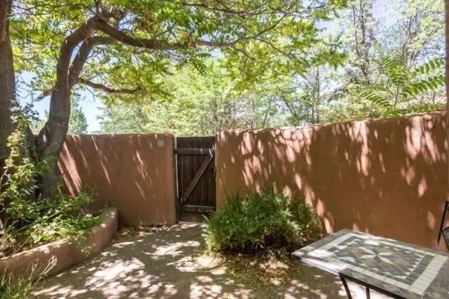 Ev (La Luz - Luxurious East Side Adobe wi)