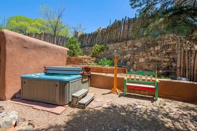 Ev (La Luz - Luxurious East Side Adobe wi)