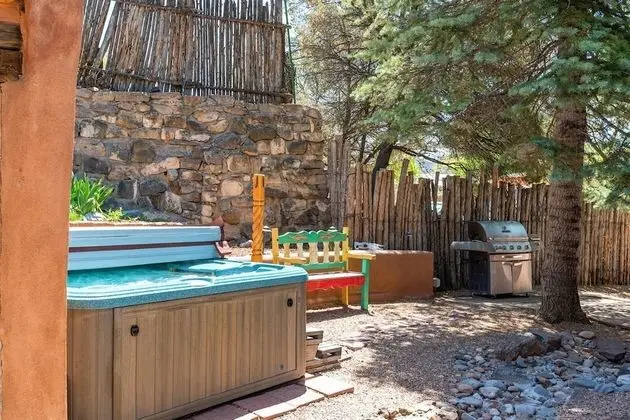 Ev (La Luz - Luxurious East Side Adobe wi)