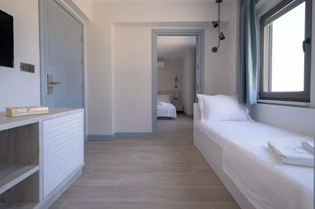 Standard Üç Kişilik Oda, Deniz Manzaralı