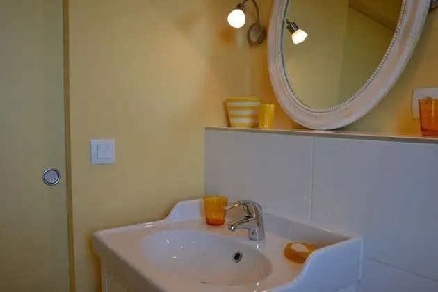 Comfort Tek Büyük Yataklı Oda, Özel Banyo, Bahçe Manzaralı (Chambre Fonséranne)