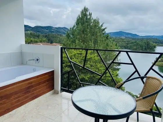 Premium Tek Büyük Yataklı Oda