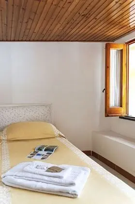 Üç Kişilik Oda