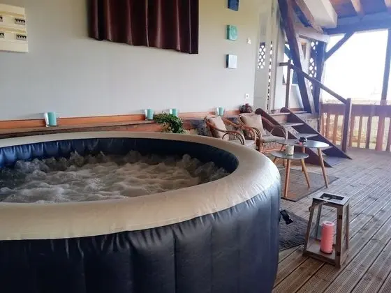 Deluxe Tek Büyük Yataklı Oda, Sıcak Su Havuzu (L'Attrape-Rêve)