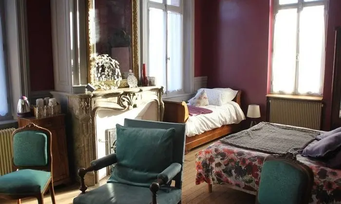 Üç Kişilik Oda (Bovary)