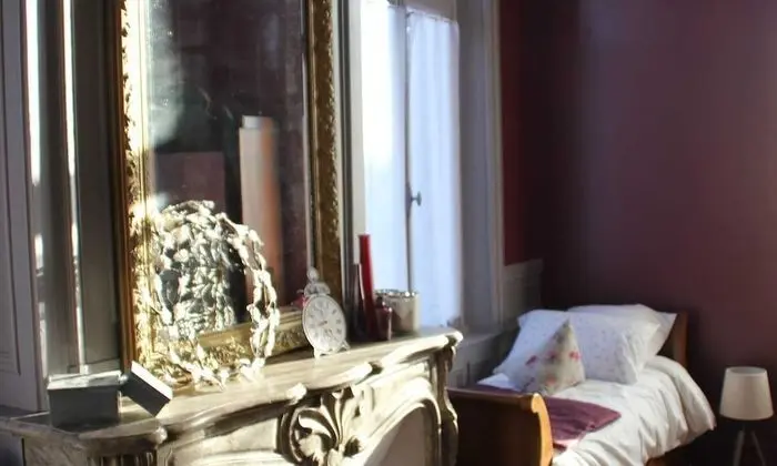 Üç Kişilik Oda (Bovary)