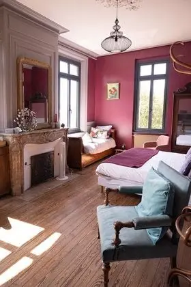 Üç Kişilik Oda (Bovary)