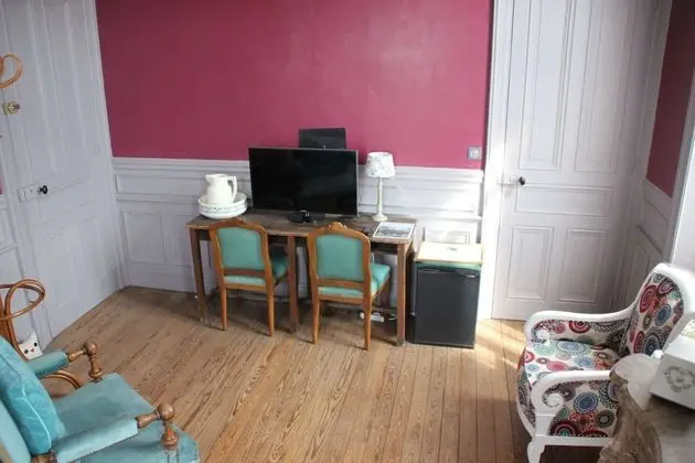 Üç Kişilik Oda (Bovary)