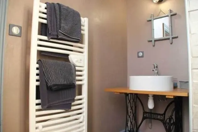 Üç Kişilik Oda (Bovary)