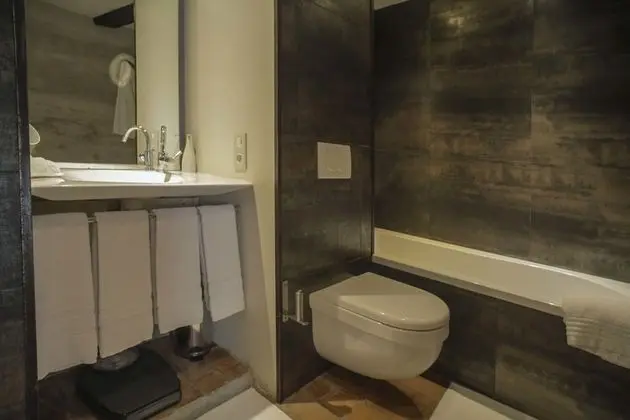 Romantic Süit, 1 Büyük (Queen) Boy Yatak ve Çekyat, Engellilere Uygun