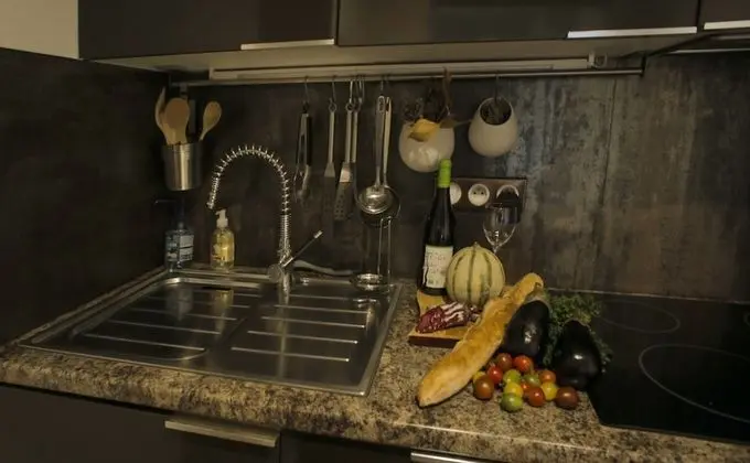 Romantic Süit, 1 Büyük (Queen) Boy Yatak ve Çekyat, Engellilere Uygun