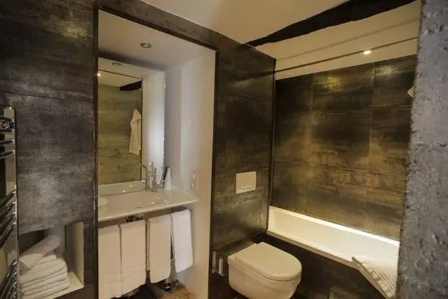 Romantic Süit, 1 Büyük (Queen) Boy Yatak ve Çekyat, Engellilere Uygun