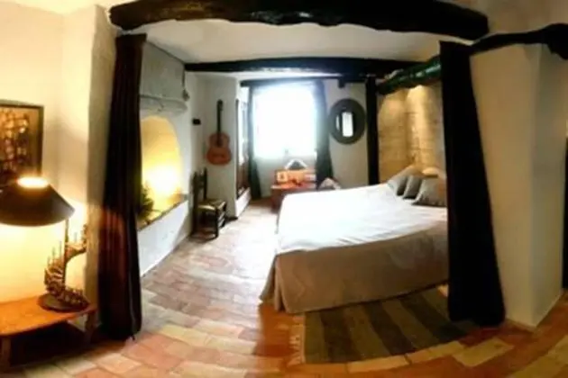 Romantic Süit, 1 Büyük (Queen) Boy Yatak ve Çekyat, Engellilere Uygun