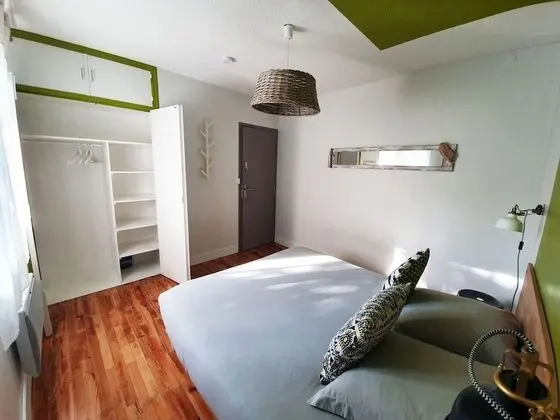 Tek Büyük Yataklı Oda, Ortak Banyo (Chambre  Santa Teresa)