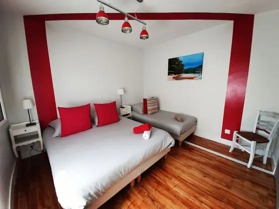 Üç Kişilik Oda, Ortak Banyo (Chambre  Uluwatu)