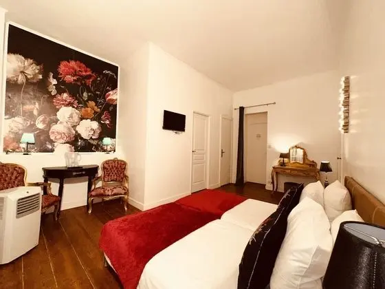 Deluxe Tek Büyük veya İki Ayrı Yataklı Oda, Özel Banyo, Havuz Manzaralı