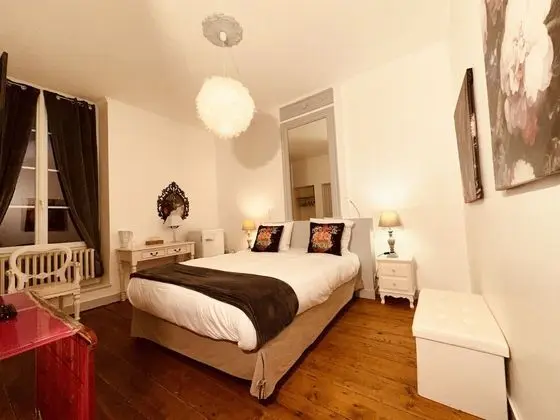 Deluxe Tek Büyük veya İki Ayrı Yataklı Oda, Özel Banyo, Havuz Manzaralı