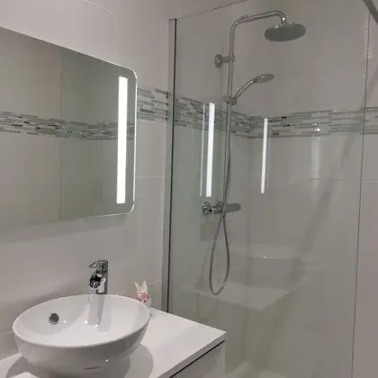 Deluxe Tek Büyük veya İki Ayrı Yataklı Oda, Özel Banyo, Havuz Manzaralı