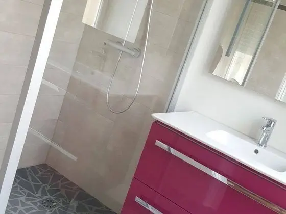 Deluxe Tek Büyük veya İki Ayrı Yataklı Oda, Özel Banyo, Havuz Manzaralı