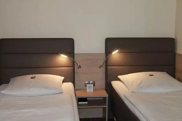 Üç Kişilik Oda