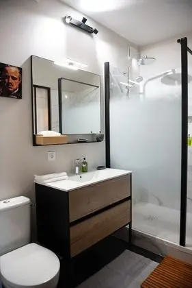 Premium Tek Büyük Yataklı Oda, Banyolu/Duşlu (La Riga)