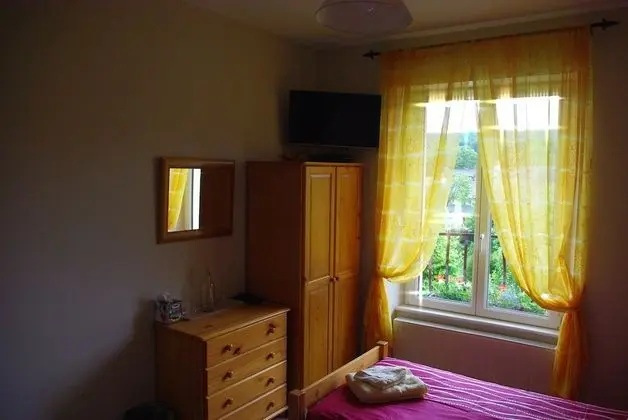 İki Ayrı Yataklı Oda, Ortak Banyo (Olwyn)