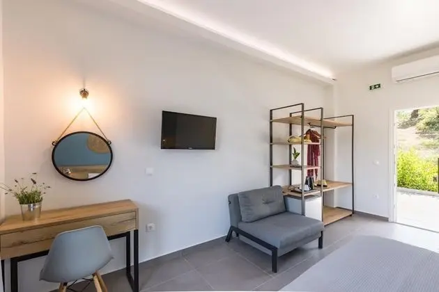 Deluxe Tek Büyük veya İki Ayrı Yataklı Oda, Havuz Manzaralı