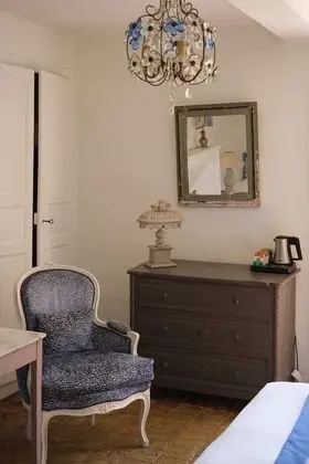 Superior Üç Kişilik Oda, Banyolu/Duşlu