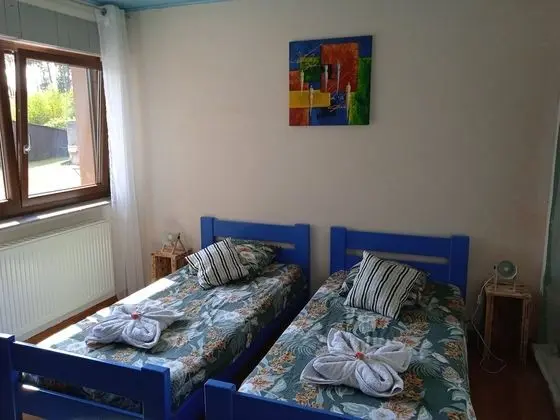 Standard Üç Kişilik Oda, Ortak Banyo, Bahçe Manzaralı