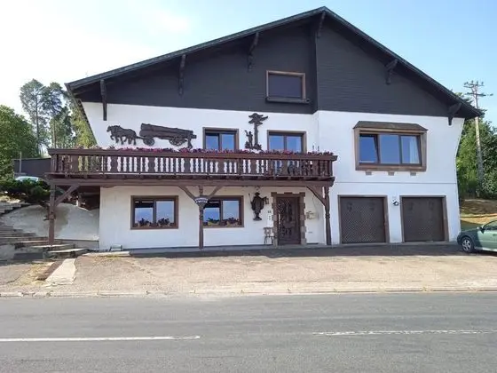 Standard Üç Kişilik Oda, Ortak Banyo, Bahçe Manzaralı