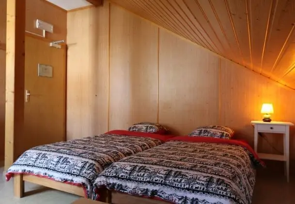 İki Ayrı Yataklı Oda, Ortak Banyo