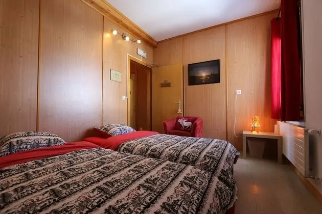 İki Ayrı Yataklı Oda, Ortak Banyo