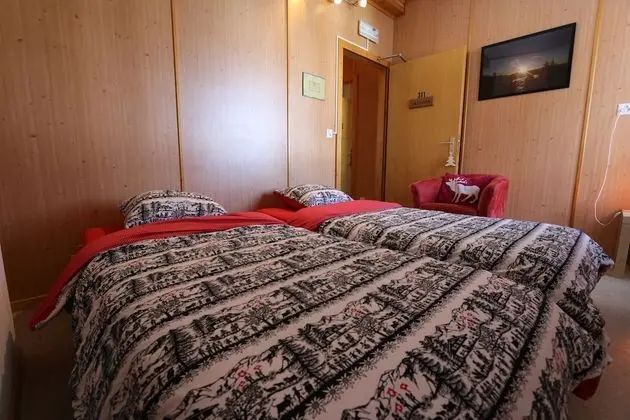 İki Ayrı Yataklı Oda, Ortak Banyo