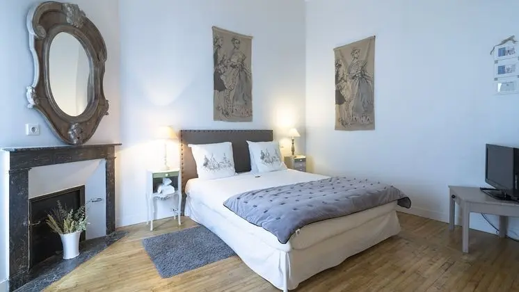 Üç Kişilik Oda (Grey Room)