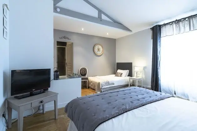 Üç Kişilik Oda (Grey Room)