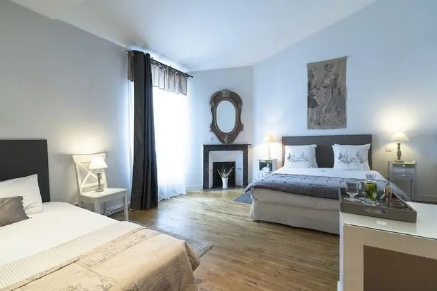Üç Kişilik Oda (Grey Room)