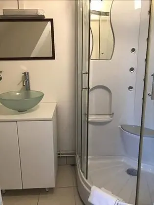 Dört Kişilik Oda, Özel Banyo