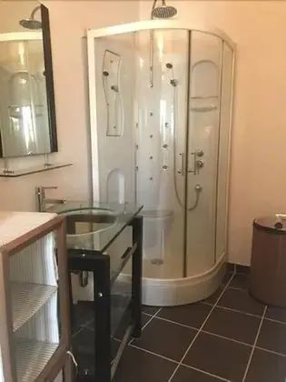 Dört Kişilik Oda, Özel Banyo