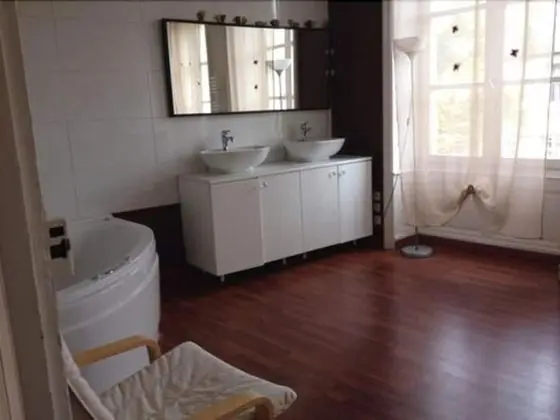 Tek Büyük Yataklı Oda, Ortak Banyo