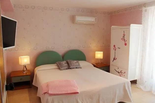 Tek Büyük Yataklı Oda, Balkon, Bahçe Manzaralı