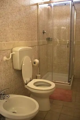 Tek Büyük Yataklı Oda, Balkon, Bahçe Manzaralı