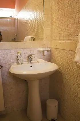 Tek Büyük Yataklı Oda, Balkon, Bahçe Manzaralı