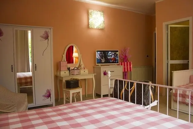 Üç Kişilik Oda, Bahçe Manzaralı