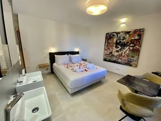 Luxury Süit, 1 Büyük (Queen) Boy Yatak, Jakuzi (Graffiti)