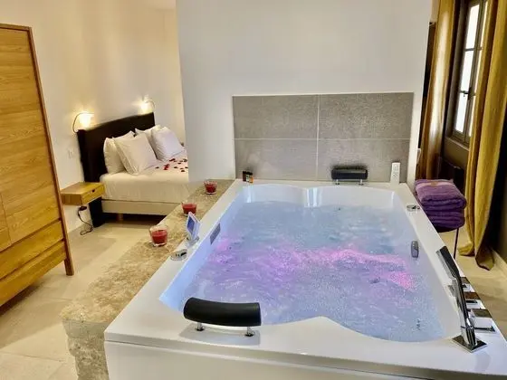 Luxury Süit, 1 Büyük (Queen) Boy Yatak, Jakuzi (Graffiti)