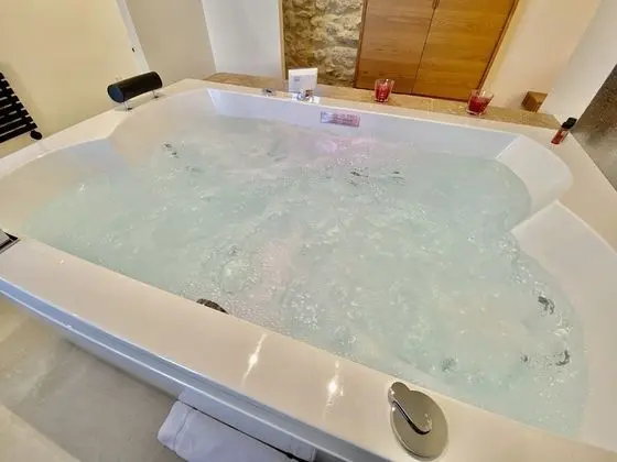 Luxury Süit, 1 Büyük (Queen) Boy Yatak, Jakuzi (Graffiti)