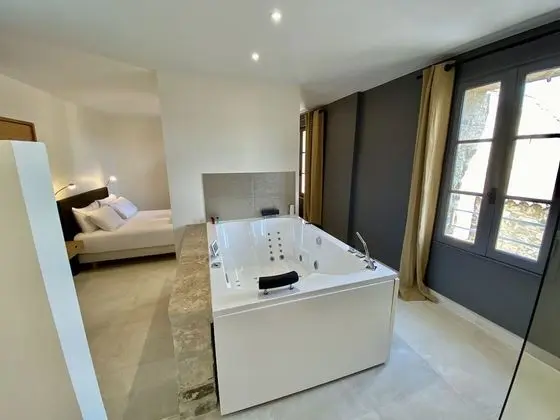 Luxury Süit, 1 Büyük (Queen) Boy Yatak, Jakuzi (Graffiti)